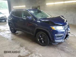 2020 Jeep Compass Latitude z VIN 3C4NJDBB9LT100551, wystawiony jako Copart lot #62601545 z przebiegiem 45 497 mil mil oraz Szkoda całkowita • Salvage title. Historia ofert i sprzedaży dostępna na DreamBid. Obrazek 4.