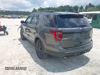 2018 Ford Explorer Sport z VIN 1FM5K8GTXJGA51668, wystawiony jako IAAI lot #42549282 z przebiegiem 86 550 mil mil oraz . Historia ofert i sprzedaży dostępna na DreamBid. Obrazek 3.
