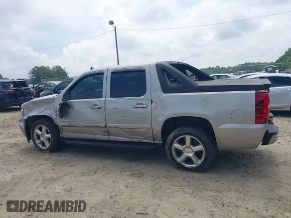 2007 Chevrolet Avalanche 3LT z VIN 3GNEC120X7G268177, wystawiony jako IAAI lot #42287255 z przebiegiem 278 531 mil mil oraz . Historia ofert i sprzedaży dostępna na DreamBid. Obrazek 14.