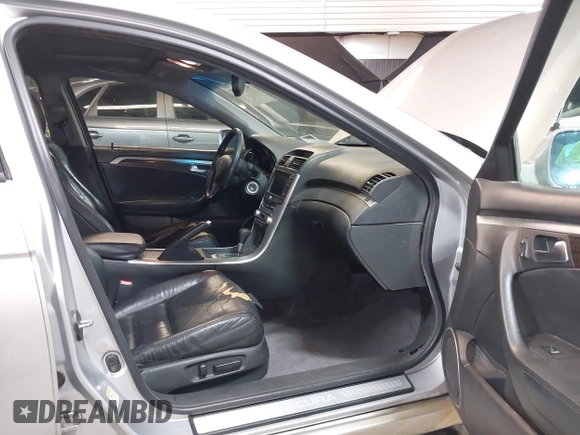 2007 Acura TL with VIN 19UUA66227A047241, listed as a IAAI auction lot 41978152 with 220,030 mi miles. Bid and sale history available at carsss.com. Image 5.