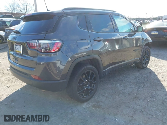2022 Jeep Compass Latitude with VIN 3C4NJDBB3NT189648, listed as a IAAI auction lot 41334098 with 45,140 mi miles and . Bid and sale history available at DreamBid. Image 4.
