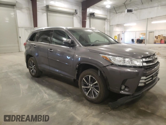 2018 Toyota Highlander SE z VIN 5TDJZRFH8JS528329, wystawiony jako Copart lot #56682465 z przebiegiem 131 082 mil mil oraz Szkoda całkowita • Salvage title. Historia ofert i sprzedaży dostępna na DreamBid. Obrazek 4.