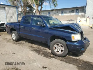 2006 Dodge Dakota SLT z VIN 1D7HW48K26S704816, wystawiony jako Copart lot #56071985 z przebiegiem 105 189 mil mil oraz Szkoda całkowita • Salvage title. Historia ofert i sprzedaży dostępna na DreamBid. Obrazek 4.