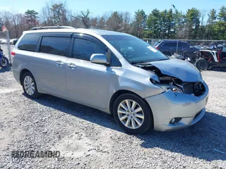 2012 Toyota Sienna XLE z VIN 5TDDK3DC5CS031019, wystawiony jako IAAI lot #42095600 z przebiegiem 153 311 mil mil oraz . Historia ofert i sprzedaży dostępna na DreamBid. Obrazek 1.