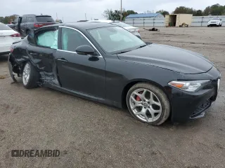 2018 Alfa Romeo Giulia Ti Lusso z VIN ZARFAEEN7J7591242, wystawiony jako Copart lot #76431503 z przebiegiem 64 000 mil mil oraz Nie do naprawy • Non repairable. Historia ofert i sprzedaży dostępna na DreamBid. Obrazek 4.