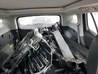 2023 GMC Terrain SLT z VIN 3GKALPEG1PL218329, wystawiony jako Copart lot #57949405 z przebiegiem 25 299 mil mil oraz Szkoda całkowita • Salvage title. Historia ofert i sprzedaży dostępna na DreamBid. Obrazek 10.