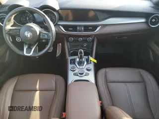 2020 Alfa Romeo Stelvio Sport z VIN ZASPAJAN8L7C91197, wystawiony jako Copart lot #74494494 z przebiegiem Nie podano mil oraz Nie do naprawy • Non repairable. Historia ofert i sprzedaży dostępna na DreamBid. Obrazek 8.