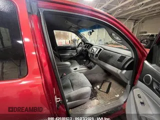 2007 Toyota Tacoma with VIN 5TEUU42NX7Z341101, listed as a IAAI auction lot 42588633 with 196,587 mi miles and . Bid and sale history available at DreamBid. Image 5.