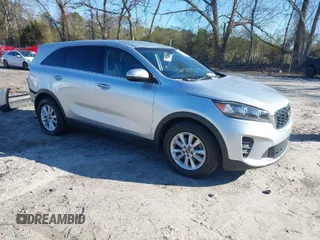 2020 Kia Sorento LX V6 with VIN 5XYPG4A5XLG615763, listed as a IAAI auction lot 41738940 with 220,000 mi miles. Bid and sale history available at carsss.com. Image 1.