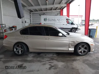 2013 BMW 3 Series 328i z VIN WBA3C1C51DK105056, wystawiony jako IAAI lot #42243999 z przebiegiem 92 659 mil mil oraz . Historia ofert i sprzedaży dostępna na DreamBid. Obrazek 13.