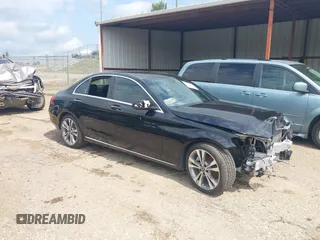2018 Mercedes-Benz C 300 z VIN 55SWF4JB4JU275226, wystawiony jako IAAI lot #42292697 z przebiegiem 42 619 mil mil oraz . Historia ofert i sprzedaży dostępna na DreamBid. Obrazek 1.