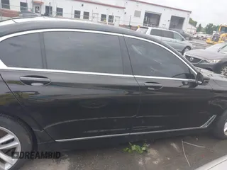 2018 BMW 7 Series 750i z VIN WBA7F0C59JGM23945, wystawiony jako IAAI lot #42236737 z przebiegiem 65 576 mil mil oraz . Historia ofert i sprzedaży dostępna na DreamBid. Obrazek 13.