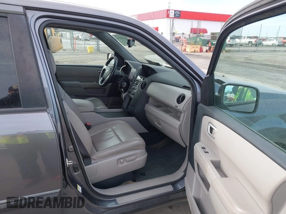 2014 Honda Pilot EX-L with VIN 5FNYF3H50EB017733, listed as a IAAI auction lot 41370236 with 133,211 mi miles. Bid and sale history available at carsss.com. Image 5.