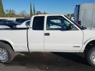 2001 Chevrolet S-10 LS with VIN 1GCCS195X1K143328, listed as a IAAI auction lot 41420982 with 282,852 mi miles and . Bid and sale history available at DreamBid. Image 13.