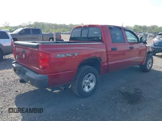 2008 Dodge Dakota z VIN 1D7HW38K48S522497, wystawiony jako IAAI lot #42104761 z przebiegiem 244 129 mil mil oraz . Historia ofert i sprzedaży dostępna na DreamBid. Obrazek 4.