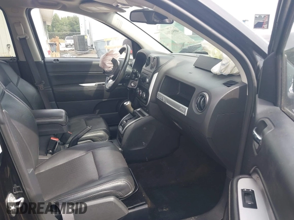 2016 Jeep Compass Latitude with VIN 1C4NJDEB2GD746067, listed as a IAAI auction lot 40512860 with 119,360 mi miles. Bid and sale history available at carsss.com. Image 5.