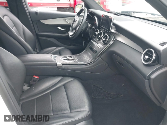 2019 Mercedes-Benz GLC 300 with VIN WDC0G4JB1KV136690, listed as a IAAI auction lot 42121407 with 42,542 mi miles and . Bid and sale history available at DreamBid. Image 5.