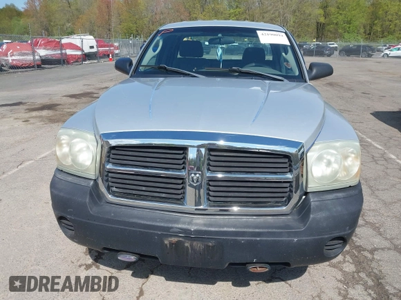 2005 Dodge Dakota ST with VIN 1D7HW22K35S129167, listed as a IAAI auction lot 42190094 with 121,215 mi miles. Bid and sale history available at carsss.com. Image 6.
