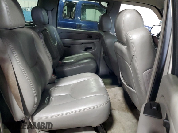 2005 Chevrolet Suburban LS with VIN 3GNFK16Z35G203233, listed as a Copart auction lot 56381734 with 234,378 mi miles and Salvage Title. Bid and sale history available at carsss.com. Image 11.