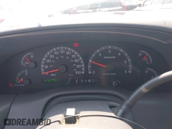 2001 Ford F-150 XLT z VIN 1FTRW07W81KB17508, wystawiony jako IAAI lot #42384253 z przebiegiem 278 756 mil mil oraz . Historia ofert i sprzedaży dostępna na DreamBid. Obrazek 7.