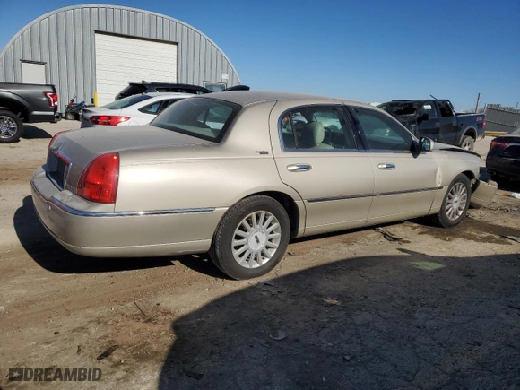 2005 Lincoln Town Car Signature Limited with VIN 1LNHM82W25Y656194, listed as a Copart auction lot 84109494 with 111,850 mi miles and Salvage Title. Bid and sale history available at carsss.com. Image 3.