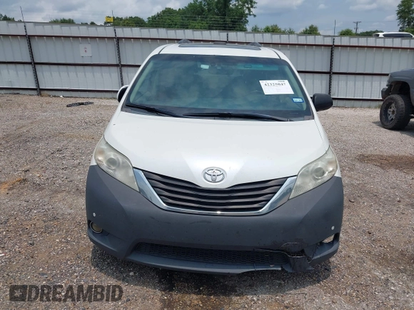 2012 Toyota Sienna XLE AAS z VIN 5TDYK3DC3CS186962, wystawiony jako IAAI lot #42325047 z przebiegiem Nie podano mil oraz . Historia ofert i sprzedaży dostępna na DreamBid. Obrazek 12.