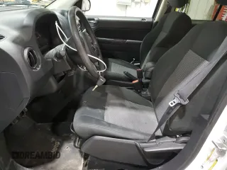 2016 Jeep Compass Sport z VIN 1C4NJDBB7GD635924, wystawiony jako Copart lot #43781395 z przebiegiem 118 097 mil mil oraz Szkoda całkowita • Salvage title. Historia ofert i sprzedaży dostępna na DreamBid. Obrazek 7.