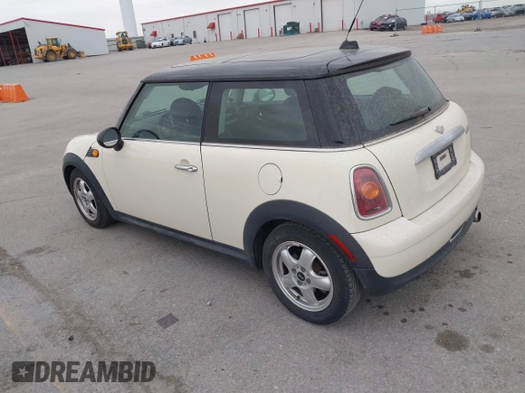 2008 MINI Hardtop z VIN WMWMF33598TT62179, wystawiony jako IAAI lot #42283705 z przebiegiem 88 180 mil mil oraz . Historia ofert i sprzedaży dostępna na DreamBid. Obrazek 3.