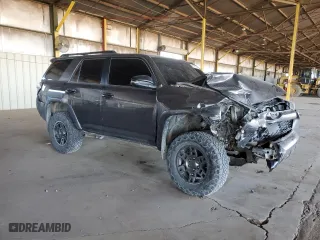 2020 Toyota 4Runner SR5 with VIN JTEBU5JRXL5797867, listed as a Copart auction lot 89103325 with 184,415 mi miles and Salvage Title. Bid and sale history available at carsss.com. Image 4.