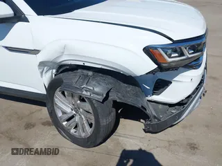 2020 Volkswagen Atlas with VIN 1V2YC2CA4LC205011, listed as a IAAI auction lot 42233807 with 39,084 mi miles and . Bid and sale history available at DreamBid. Image 18.