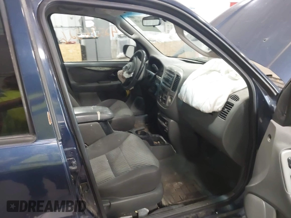 2003 Ford Escape XLT Popular with VIN 1FMYU03103KA06087, listed as a IAAI auction lot 42596326 with 210,441 mi miles and . Bid and sale history available at DreamBid. Image 5.