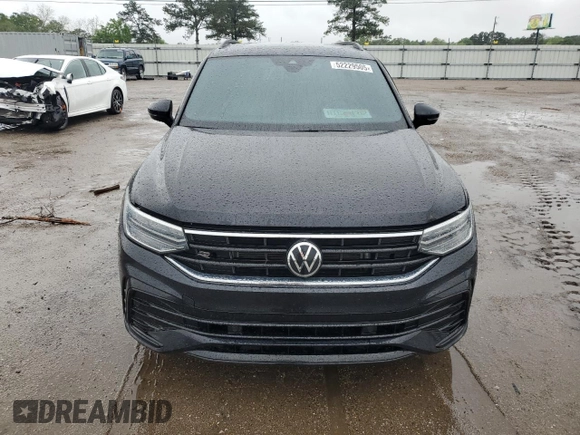 2022 Volkswagen Tiguan SE R-Line Black with VIN 3VVCB7AX9NM054396, listed as a Copart auction lot 52229505 with 30,231 mi miles and Non repairable. Bid and sale history available at DreamBid. Image 5.