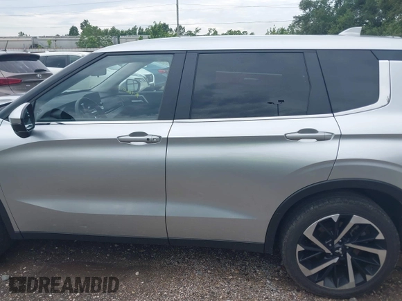 2024 Mitsubishi Outlander SE z VIN JA4J3VA83RZ068485, wystawiony jako IAAI lot #42483073 z przebiegiem 28 120 mil mil oraz . Historia ofert i sprzedaży dostępna na DreamBid. Obrazek 15.