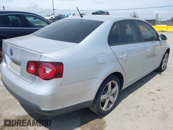 2010 Volkswagen Jetta Sedan Limited with VIN 3VWAZ7AJ5AM108930, listed as a IAAI auction lot 42117095 with 126,887 mi miles. Bid and sale history available at carsss.com. Image 4.