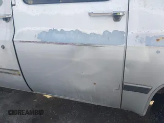 1991 GMC Suburban z VIN 1GKEV16K7MF512125, wystawiony jako IAAI lot #41634112 z przebiegiem 256 640 mil mil oraz . Historia ofert i sprzedaży dostępna na DreamBid. Obrazek 6.