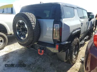 2024 GMC Hummer EV 2X with VIN 1GKB0NDE8RU110722, listed as a Copart auction lot 74670304 with 257 mi miles and Non Repairable. Bid and sale history available at carsss.com. Image 3.