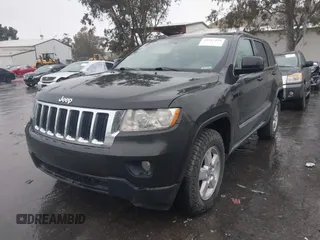 2011 Jeep Grand Cherokee Laredo z VIN 1J4RR4GG1BC566381, wystawiony jako IAAI lot #41547199 z przebiegiem 215 157 mil mil oraz . Historia ofert i sprzedaży dostępna na DreamBid. Obrazek 2.