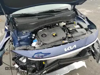 2025 Kia Seltos LX z VIN KNDEPCAA5S7786897, wystawiony jako Copart lot #68088835 z przebiegiem 581 mil mil oraz Szkoda całkowita • Salvage title. Historia ofert i sprzedaży dostępna na DreamBid. Obrazek 17.