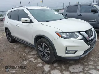 2018 Nissan Rogue SV z VIN JN8AT2MV0JW315929, wystawiony jako IAAI lot #42146438 z przebiegiem 126 847 mil mil oraz . Historia ofert i sprzedaży dostępna na DreamBid. Obrazek 1.