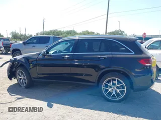 2022 Mercedes-Benz GLC 300 с VIN W1N0G8DB0NV346185, выставлен на аукционе IAAI как лот 42165180 с пробегом 21 782 миль миль и . История ставок и продаж доступна на DreamBid. Изображение 14.