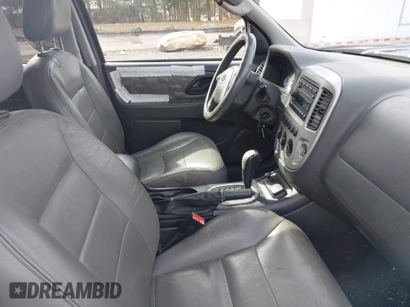 2005 Ford Escape Hybrid with VIN 1FMCU96HX5KC07148, listed as a IAAI auction lot 41741158 with 225,598 mi miles. Bid and sale history available at carsss.com. Image 5.