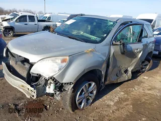2013 Chevrolet Equinox LS z VIN 2GNALBEK7D6332099, wystawiony jako IAAI lot #41445235 z przebiegiem 166 177 mil mil oraz . Historia ofert i sprzedaży dostępna na DreamBid. Obrazek 2.