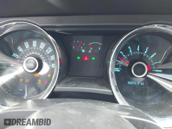 2013 Ford Mustang V6 z VIN 1ZVBP8AM2D5262788, wystawiony jako IAAI lot #41782437 z przebiegiem 54 013 mil mil oraz . Historia ofert i sprzedaży dostępna na DreamBid. Obrazek 7.