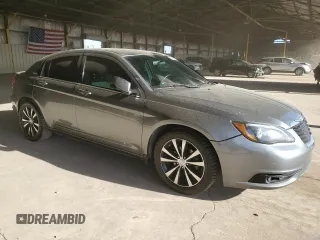 2012 Chrysler 200 Touring z VIN 1C3CCBBG7CN301144, wystawiony jako Copart lot #58355315 z przebiegiem 147 800 mil mil oraz Czysty tytuł • Clean title. Historia ofert i sprzedaży dostępna na DreamBid. Obrazek 4.