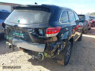 2019 Toyota Highlander SE with VIN 5TDJZRFH1KS603437, listed as a IAAI auction lot 41748341 with 67,814 mi miles. Bid and sale history available at carsss.com. Image 4.