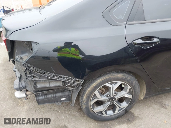 2021 Kia Forte LXS z VIN 3KPF24AD8ME284245, wystawiony jako IAAI lot #42451746 z przebiegiem 56 975 mil mil oraz . Historia ofert i sprzedaży dostępna na DreamBid. Obrazek 19.