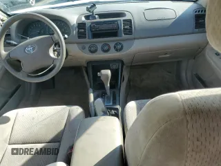 2002 Toyota Camry LE z VIN 4T1BE32K12U055722, wystawiony jako Copart lot #56522495 z przebiegiem 256 565 mil mil oraz Szkoda całkowita • Salvage title. Historia ofert i sprzedaży dostępna na DreamBid. Obrazek 8.
