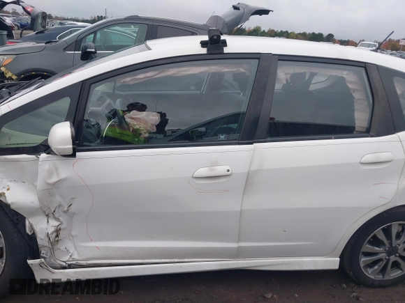 2012 Honda Fit Sport with VIN JHMGE8H52CC018984, listed as a IAAI auction lot 40880358 with 111,614 mi miles. Bid and sale history available at carsss.com. Image 15.