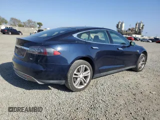 2013 Tesla Model S with VIN 5YJSA1CN4DFP20315, listed as a Copart auction lot 53488555 with 156,993 mi miles and Clean Title. Bid and sale history available at carsss.com. Image 3.