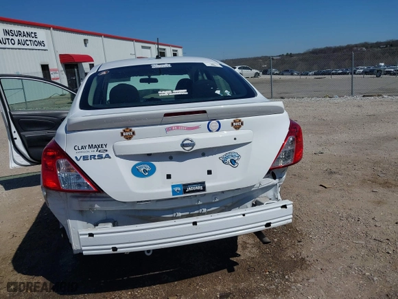 2019 Nissan Versa Sedan SV with VIN 3N1CN7AP5KL828802, listed as a IAAI auction lot 41738724 with 80,128 mi miles. Bid and sale history available at carsss.com. Image 6.